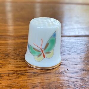 Fukagawa Arita Japan Porcelain Thimble, Butterfly Design, Gold Trim‎